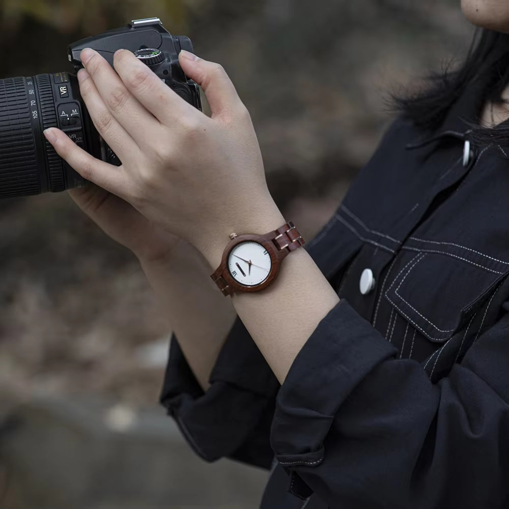 montre-en-bois-pour-femme-rouge