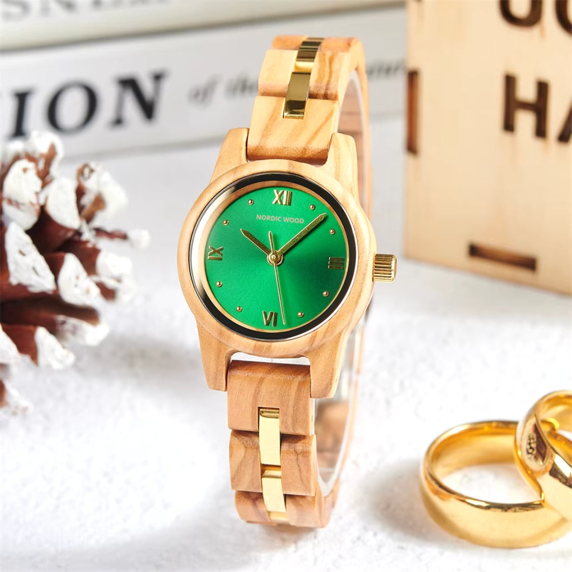 montre-en-bois-verte-femme