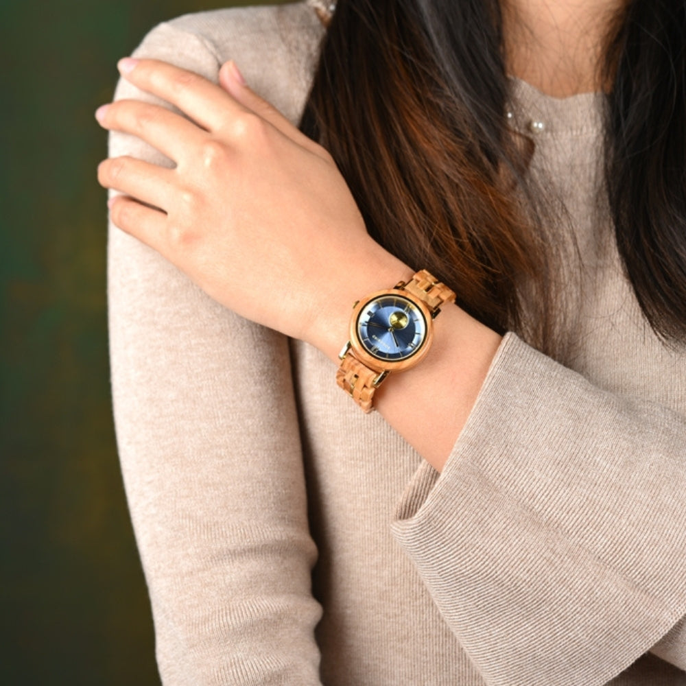 montre-pour-femme-bleu-en-bois